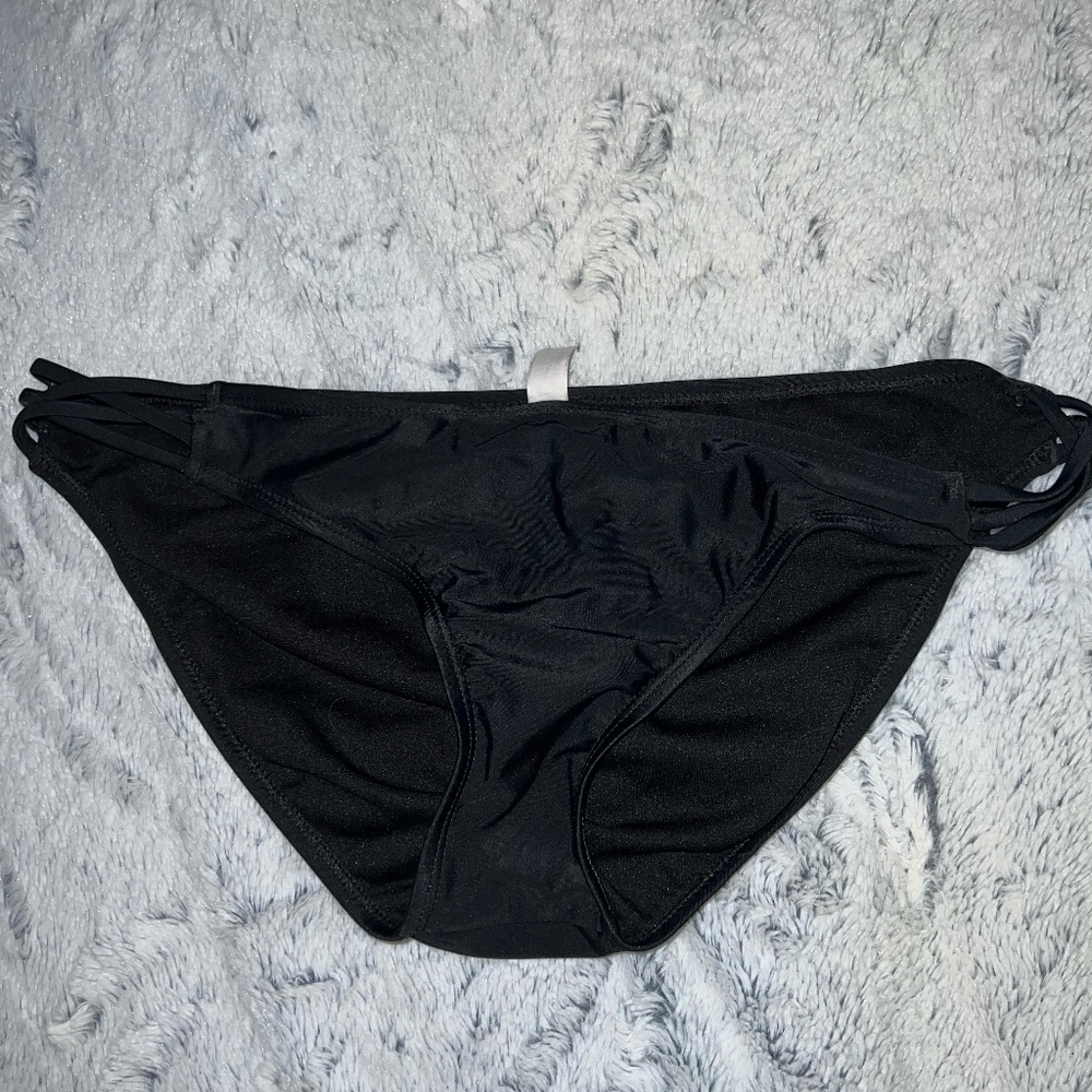 Black bikini bottoms